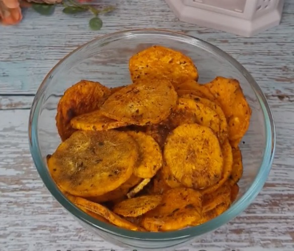 HINOJO AL HORNO, RELLENO DE VERDURAS CON TORTILLA DE ATÚN Y CHIPS DE BONIATO